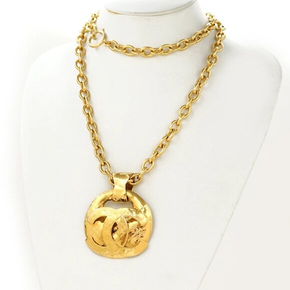 CHANEL Large CC Logo Quilted Chain Necklace 34" Gold Tone 94P Auth w/Box #2439 - Picture 2 of 9